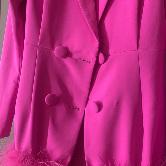 Pink feathered blazer dress - Picture 8 of 8